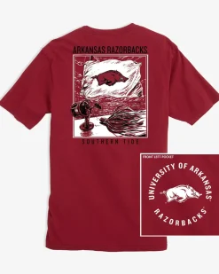 Arkansas Razorbacks Fishing Flag T-Shirt<Southern Tide Store